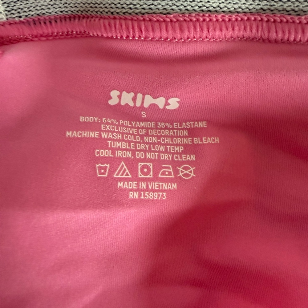SKIMS Logo Skort Sugar Pink Tennis Skirt Size Small - Picture 6 of 6